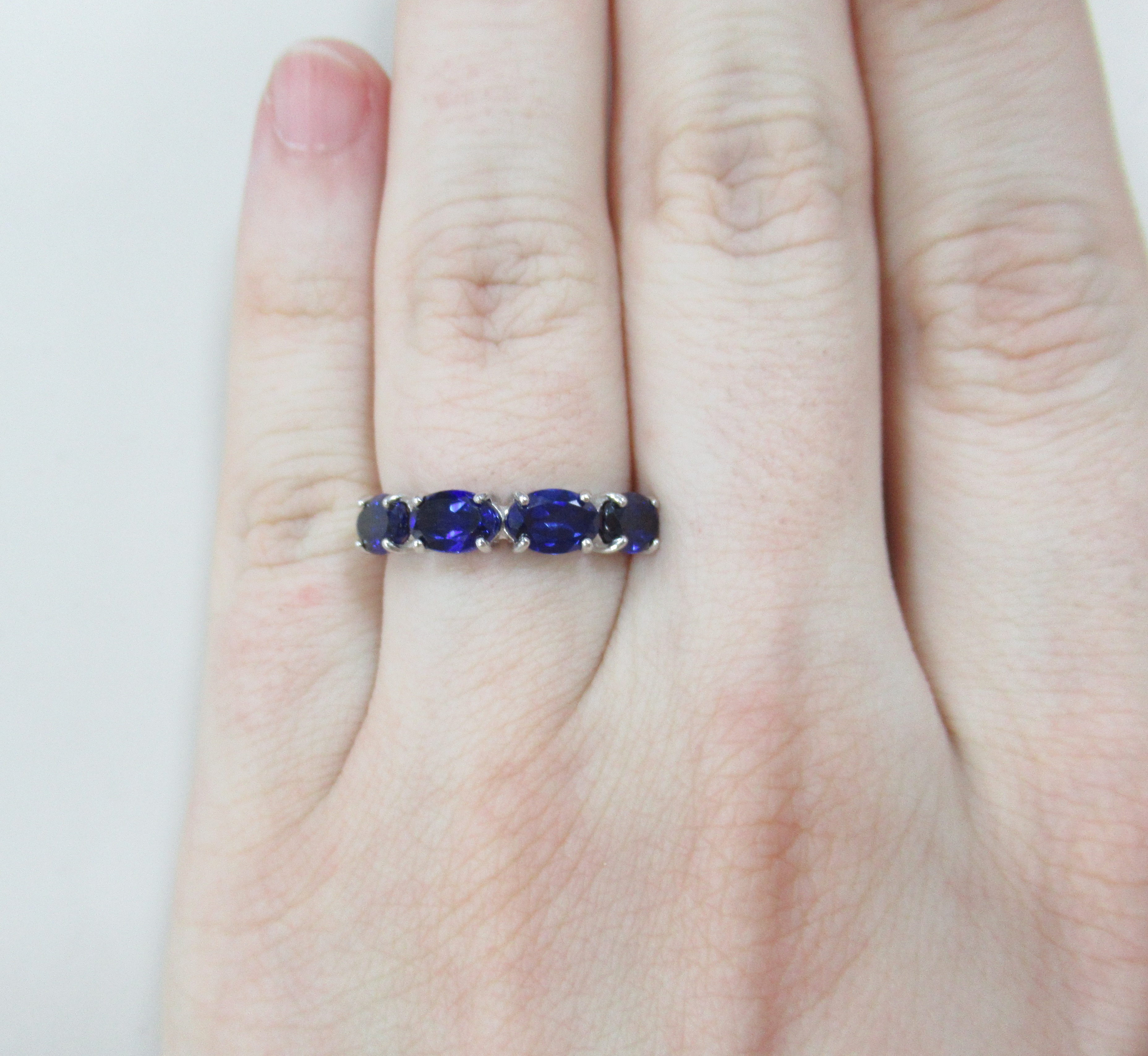 Серебряное кольцо с корундами